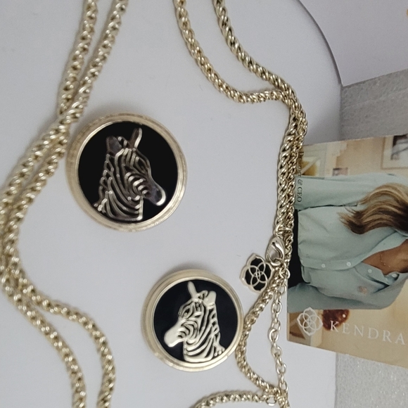 Kendra Scott Bowen Zebra Necklace & Clip On Earrings - Picture 6 of 14